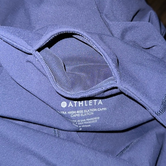 Athleta Elation Ultra High Rise Back Pocket Buttery Soft Capri in Navy Sz S - Picture 13 of 13
